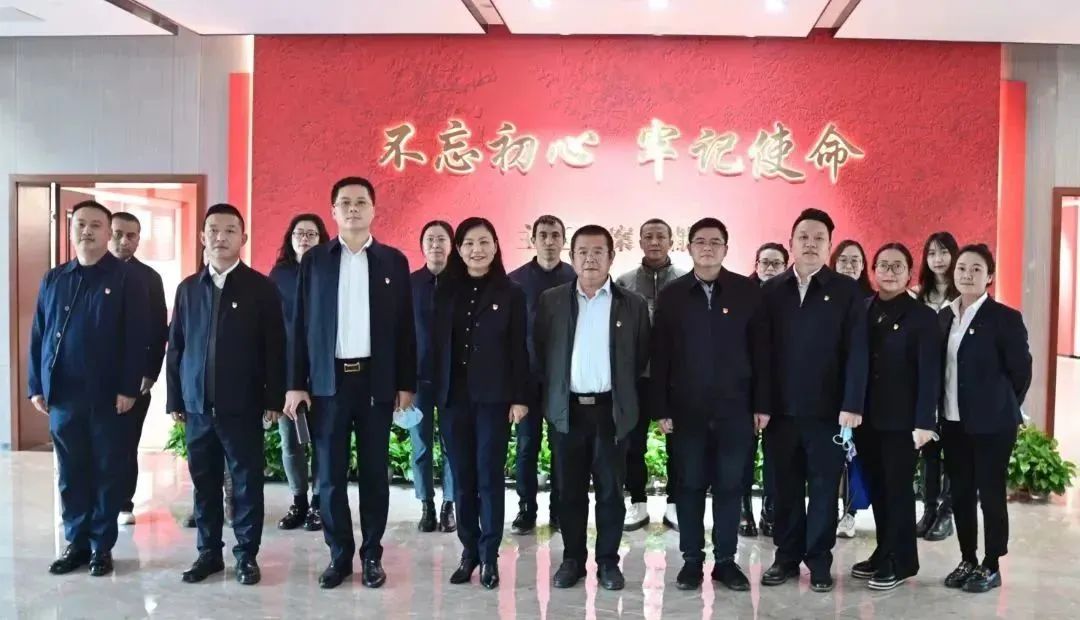 觀展銘初心，干事有作為——綿陽公交集團基層黨組織聯(lián)合開展主題黨日活動(圖1)
